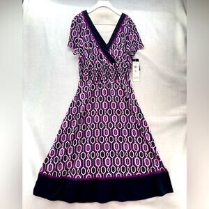 NWT Women’s Studio I Knee Length Wrinkle Free Dress V-Neck Fit and Flare size 14